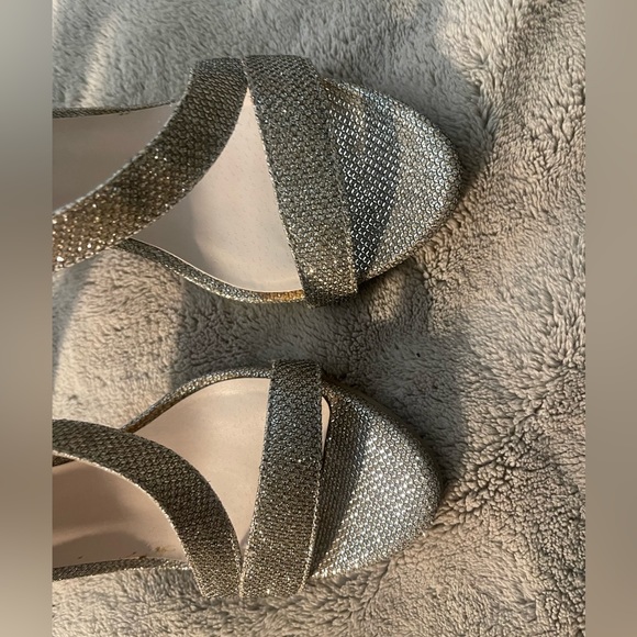 Audrey Brooke Gold Heels - Picture 3 of 5